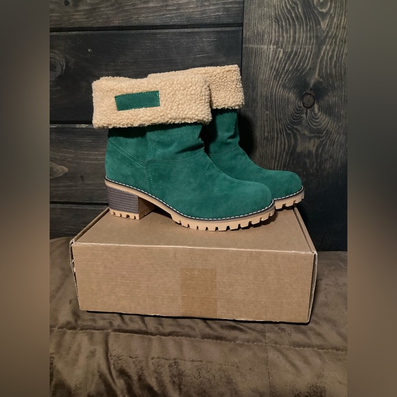 Green Suede Boots with Faux Fur Cuff, size eu 41 US 11, new in box, chunky heel - Picture 7 of 9